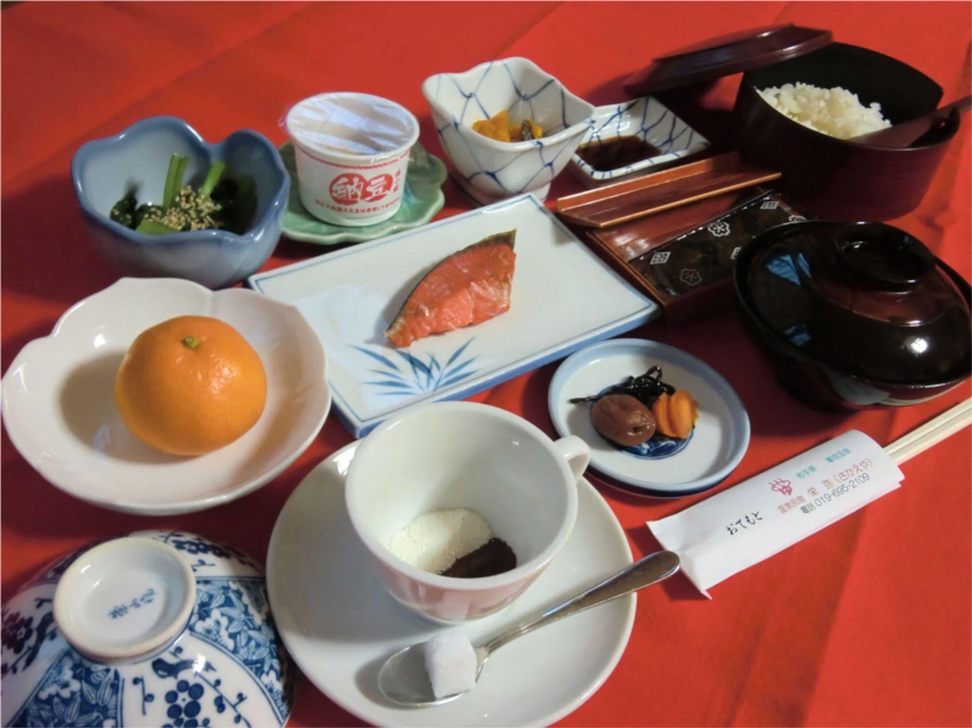 Onsen Minshuku Sakaeya Hotel Shizukuishi Bagian luar foto